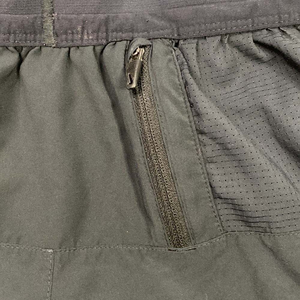 Nike Womenβs Black Running Short Size Medium - Picture 3 of 5